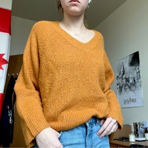 American Eagle baggy burnt orange sweater!